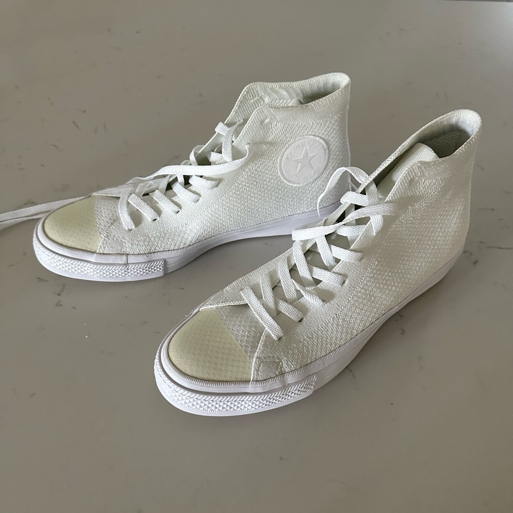 NWOT Chuck Taylor 2 Flyknit Hightops